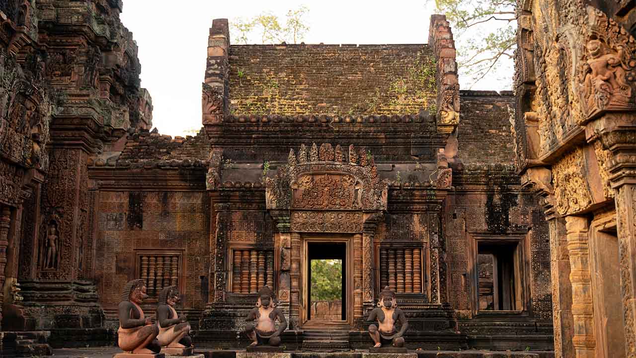 Banteay Srei temple intricate carvings